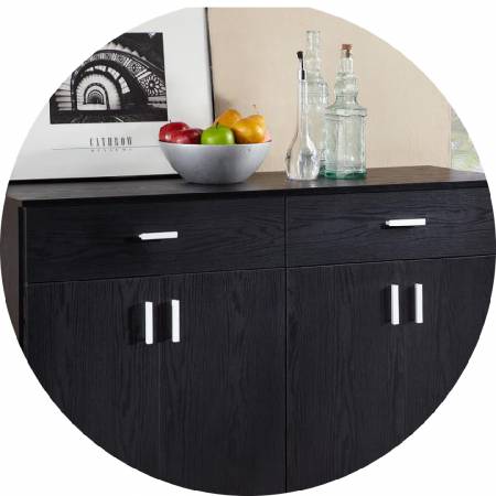 手や角度に金属素材を巧みに使用し、全体をより魅力的にしています。